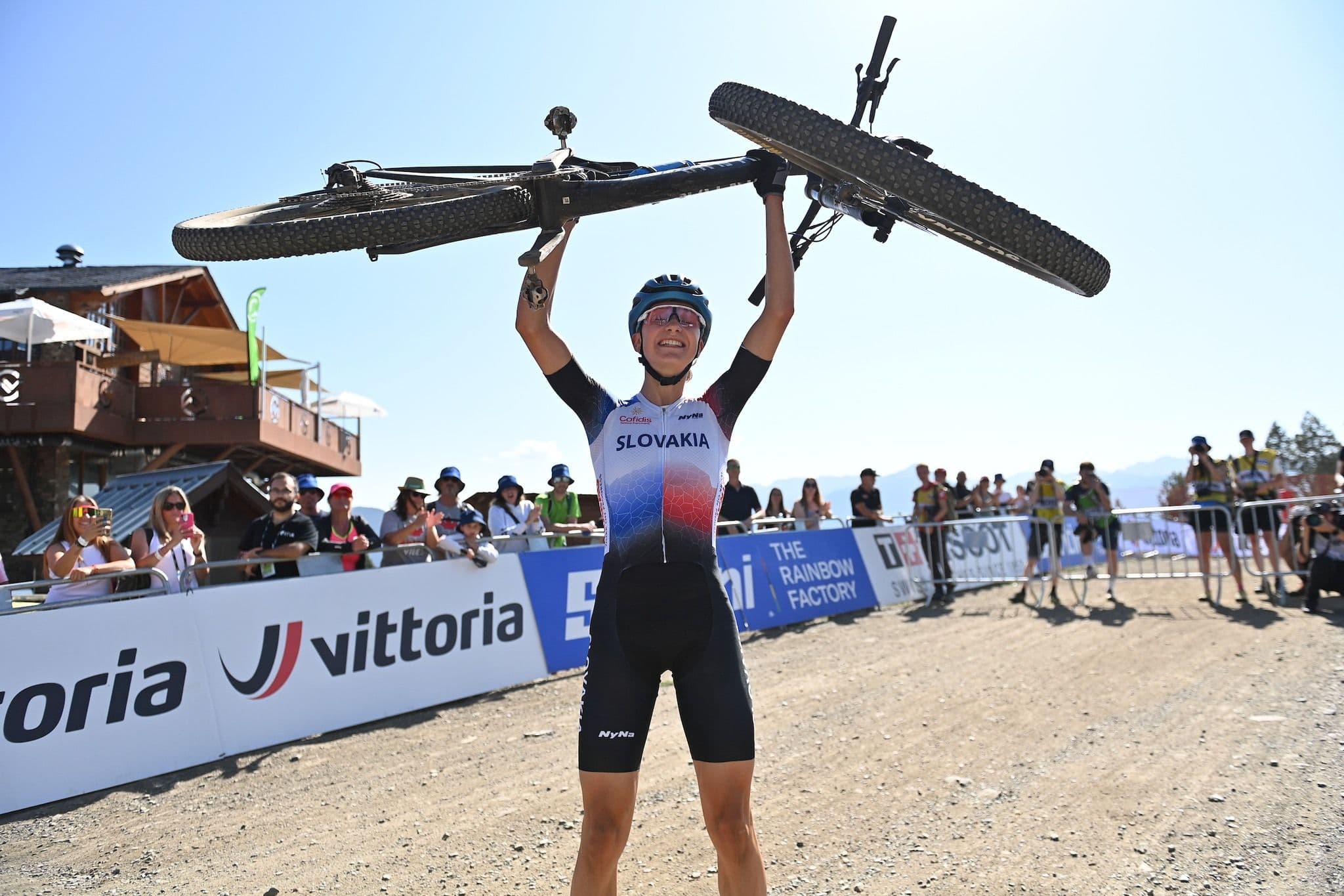 Mladá cyklistická hviezda Viktória Chladoňová: Juniorská majsterka sveta v horskej cyklistike