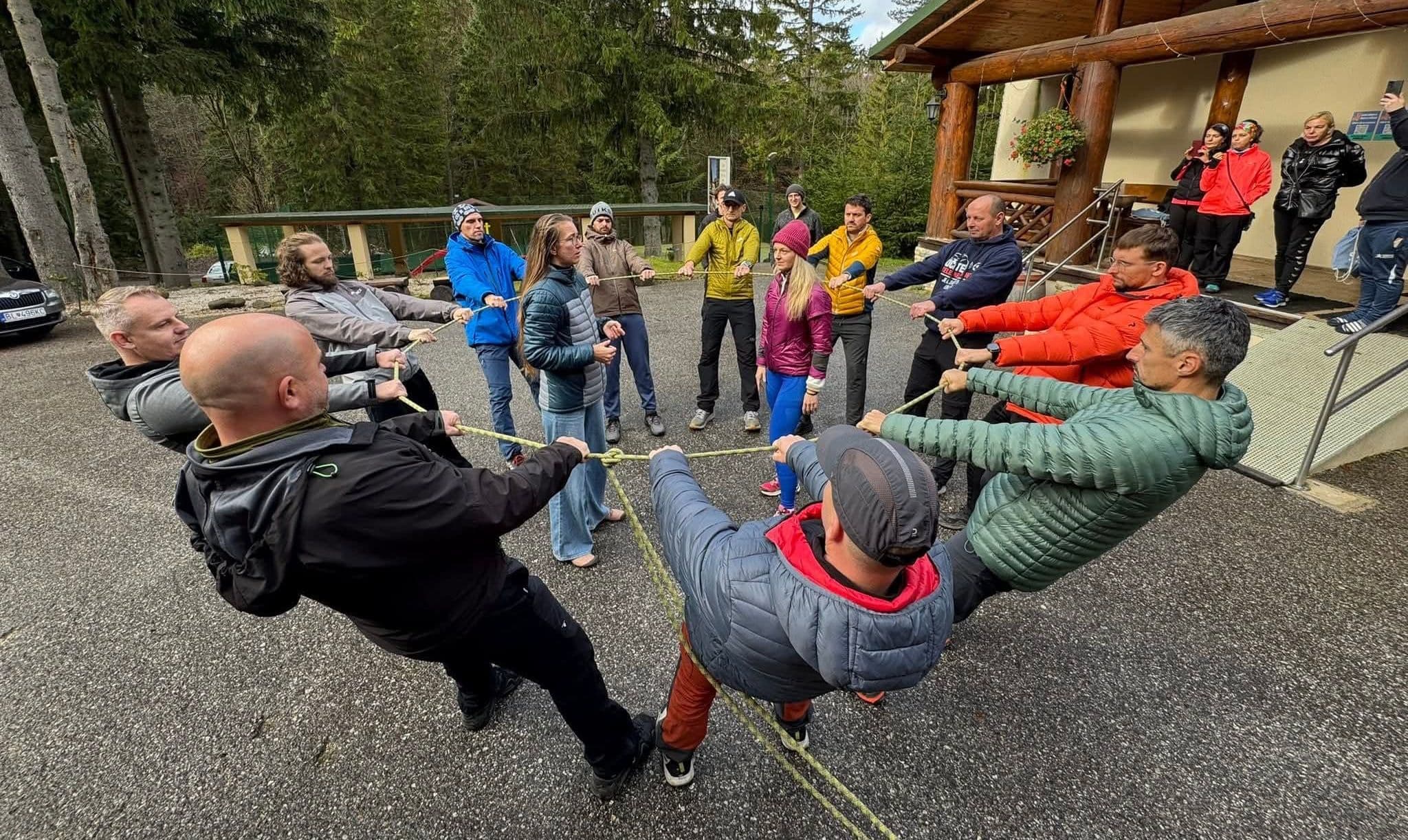 Outdoor ako nástroj rozvoja: zážitky, pohyb a tímová energia