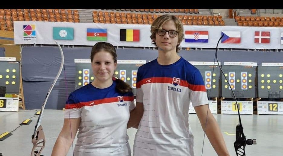 Adela Tollarovičová a Oliver Soták vybojovali bronz v juniorskom mixe olympijského luku