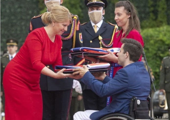 Sľub do rúk prezidentky SR vložila členka NŠC Barbora Mokošová